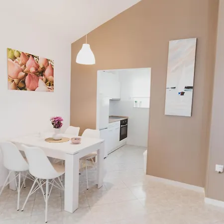 House Of Albina- 10 M Od Mora Vakantiehuis