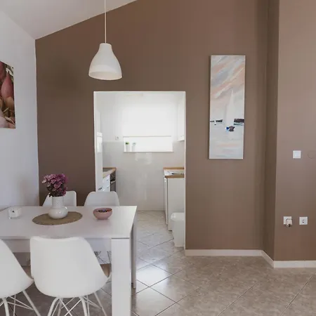 House Of Albina- 10 M Od Mora