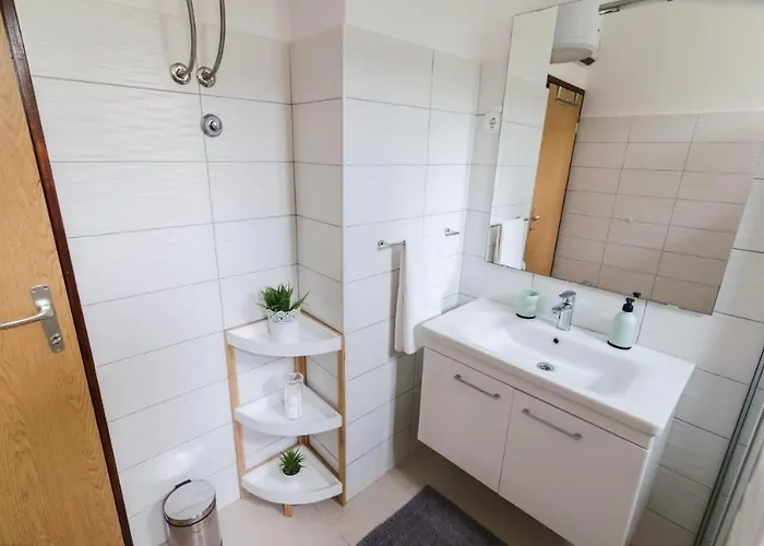 House Of Albina- 10 M Od Mora Vakantiehuis