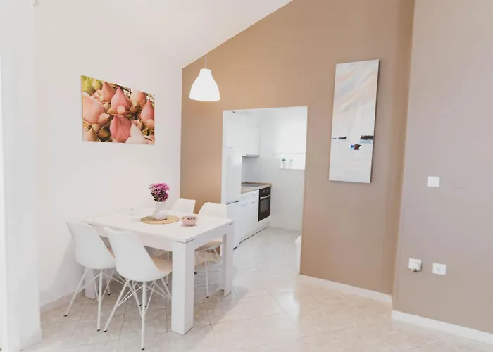 House Of Albina- 10 M Od Mora Vakantiehuis