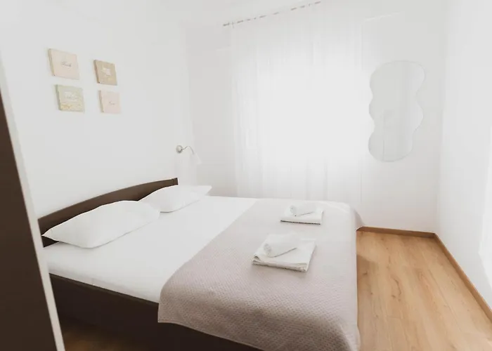 House Of Albina- 10 M Od Mora Nyaraló