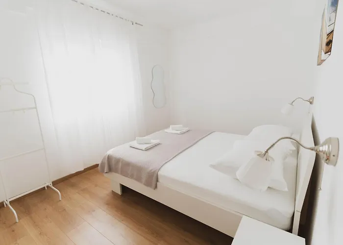 House Of Albina- 10 M Od Mora Vakantiehuis Zadar