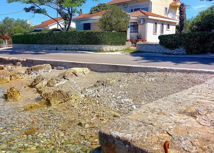 House Of Albina- 10 M Od Mora Nyaraló *